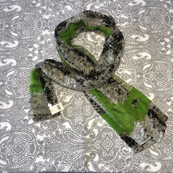 ⬇️🌴5 for $20🌴 snakeskin and lime green scarf - Picture 2 of 3